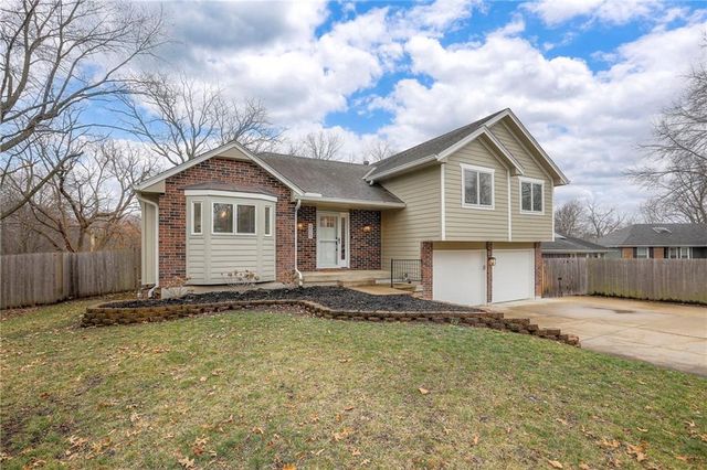 205 12th Avenue N, Greenwood, MO 64034