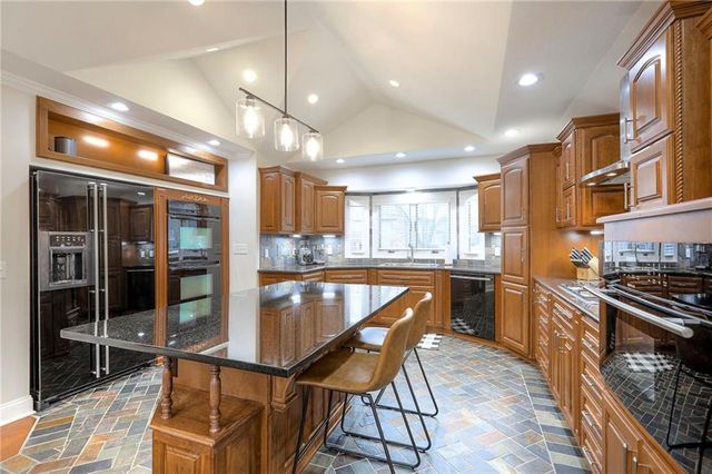 205 12th Avenue N, Greenwood, MO 64034