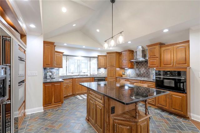 205 12th Avenue N, Greenwood, MO 64034