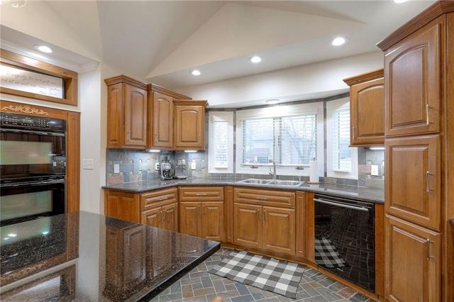 205 12th Avenue N, Greenwood, MO 64034