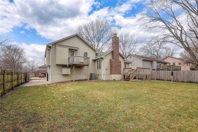 205 12th Avenue N, Greenwood, MO 64034