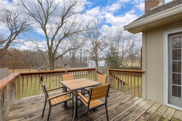 205 12th Avenue N, Greenwood, MO 64034