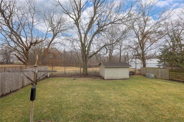 205 12th Avenue N, Greenwood, MO 64034