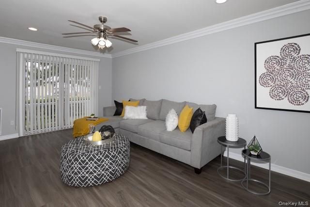 48 Watergate Lane 5-48, Patchogue, NY 11772