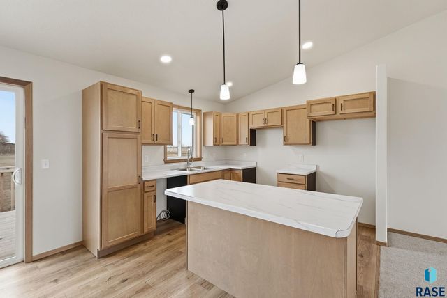 7236 E Athens Ct Court, Sioux Falls, SD 57110