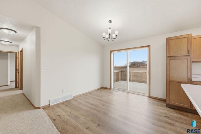 7236 E Athens Ct Court, Sioux Falls, SD 57110