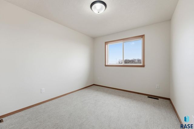 7236 E Athens Ct Court, Sioux Falls, SD 57110