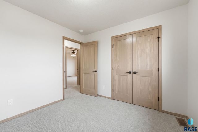 7236 E Athens Ct Court, Sioux Falls, SD 57110