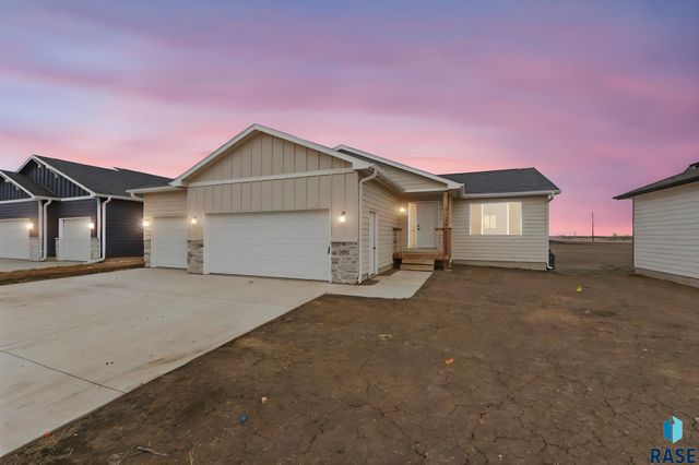 7236 E Athens Ct Court, Sioux Falls, SD 57110