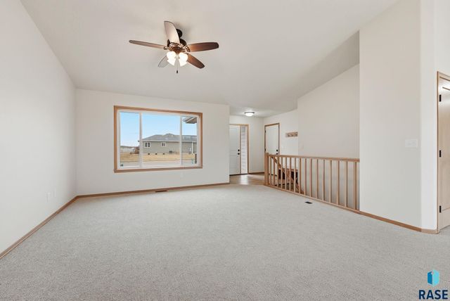 7236 E Athens Ct Court, Sioux Falls, SD 57110