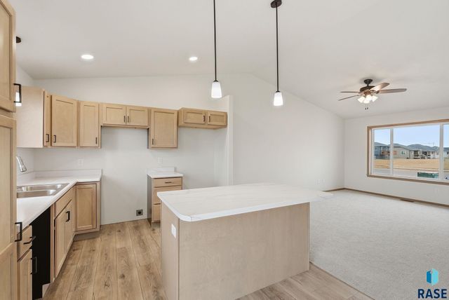 7236 E Athens Ct Court, Sioux Falls, SD 57110