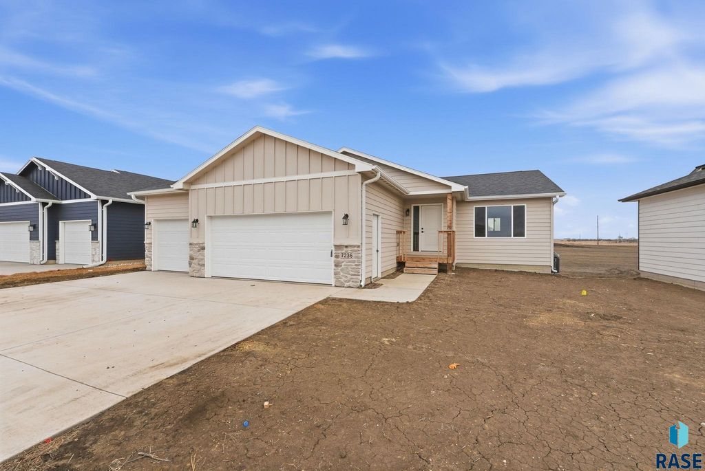 7236 E Athens Ct Court, Sioux Falls, SD 57110