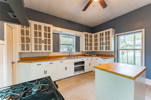 1524 W Kaufman, Paris, TX 75460
