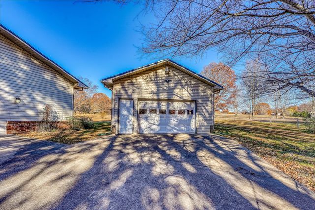 5693 Sand Flat Road, Harrison, AR 72601