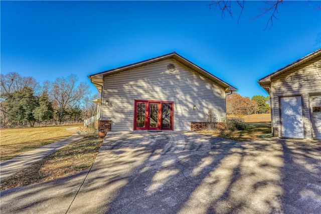 5693 Sand Flat Road, Harrison, AR 72601