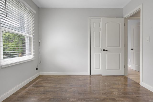 110 Ohio Street, Elberfeld, IN 47613