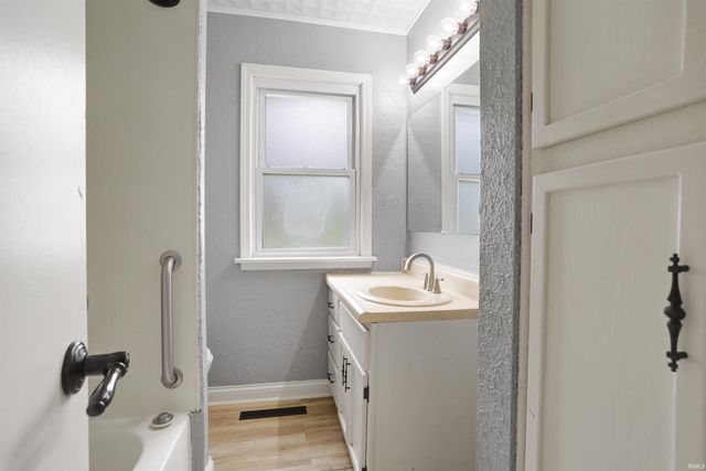 110 Ohio Street, Elberfeld, IN 47613