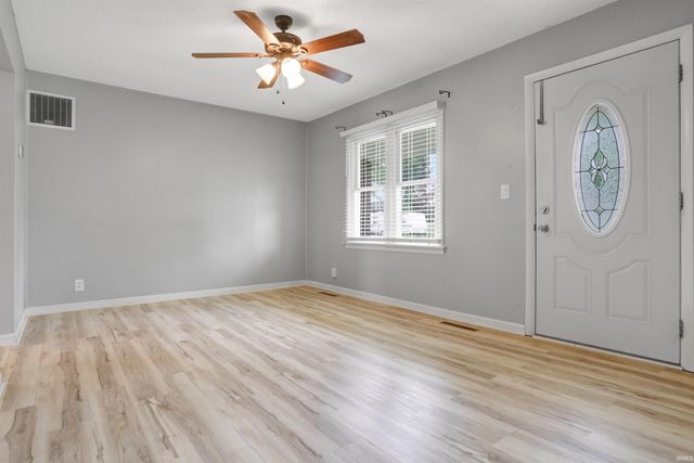 110 Ohio Street, Elberfeld, IN 47613