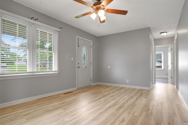 110 Ohio Street, Elberfeld, IN 47613