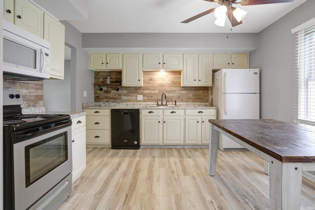 110 Ohio Street, Elberfeld, IN 47613