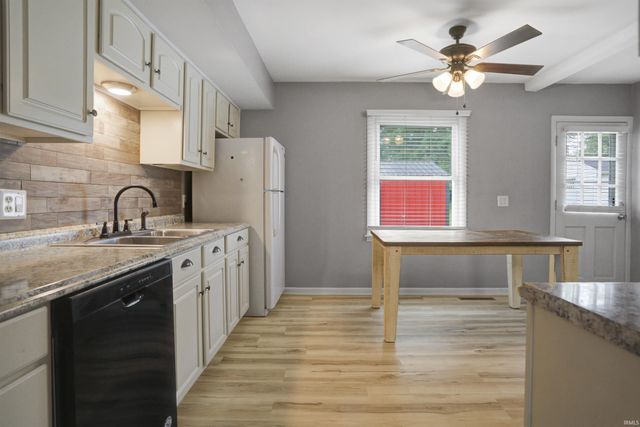 110 Ohio Street, Elberfeld, IN 47613