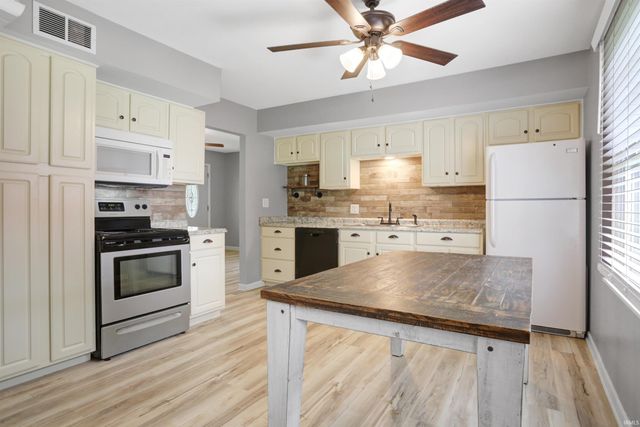 110 Ohio Street, Elberfeld, IN 47613