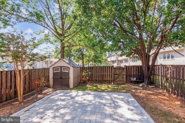 2772 KNOLLSIDE LN, Vienna, VA 22180