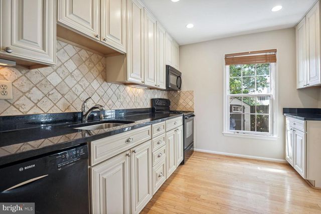 2772 KNOLLSIDE LN, Vienna, VA 22180