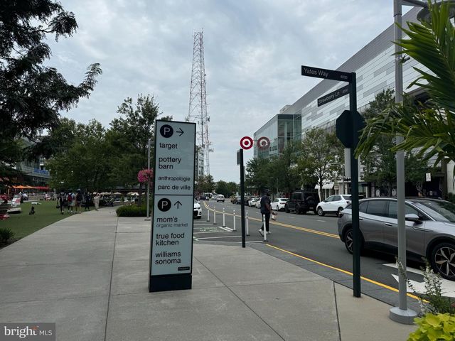 2772 KNOLLSIDE LN, Vienna, VA 22180