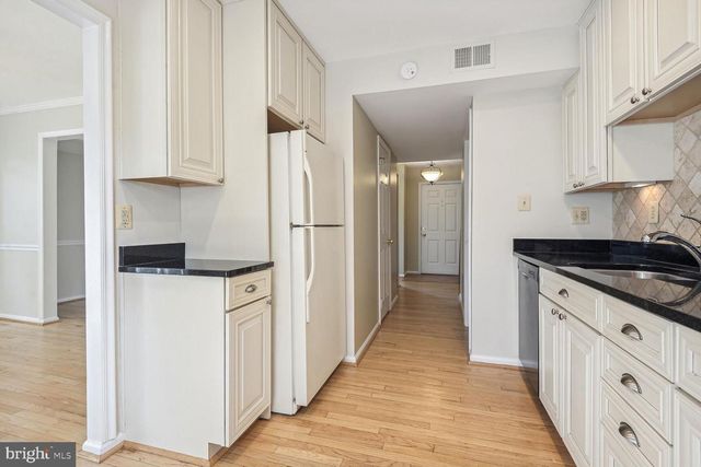 2772 KNOLLSIDE LN, Vienna, VA 22180