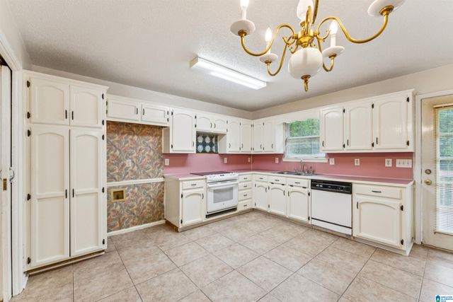 329 SOUTHERN HILLS DRIVE, Calera, AL 35040