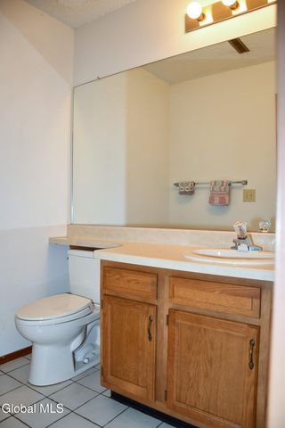 22 Generals Way, Halfmoon, NY 12065