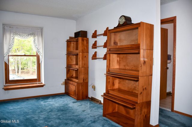 22 Generals Way, Halfmoon, NY 12065