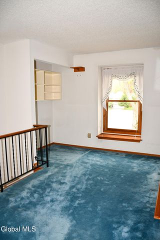 22 Generals Way, Halfmoon, NY 12065