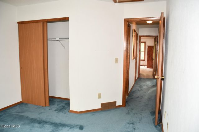 22 Generals Way, Halfmoon, NY 12065