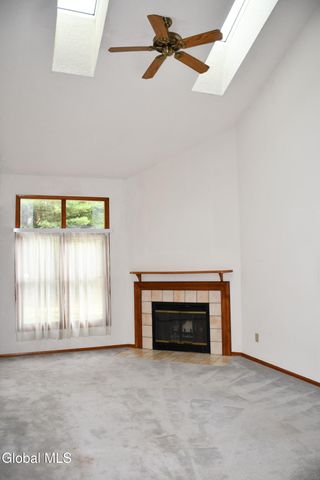 22 Generals Way, Halfmoon, NY 12065