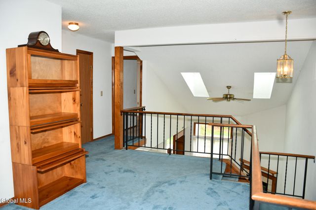 22 Generals Way, Halfmoon, NY 12065