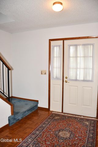 22 Generals Way, Halfmoon, NY 12065