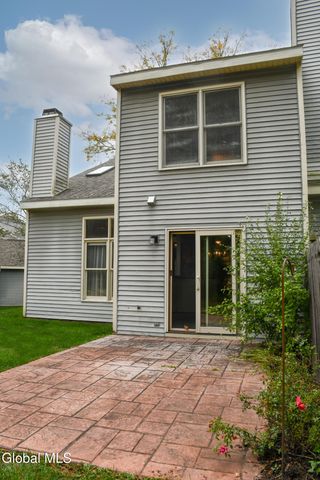 22 Generals Way, Halfmoon, NY 12065