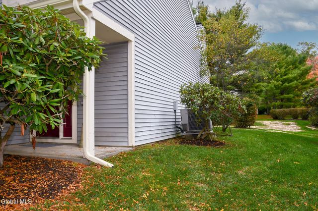 22 Generals Way, Halfmoon, NY 12065