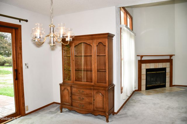 22 Generals Way, Halfmoon, NY 12065