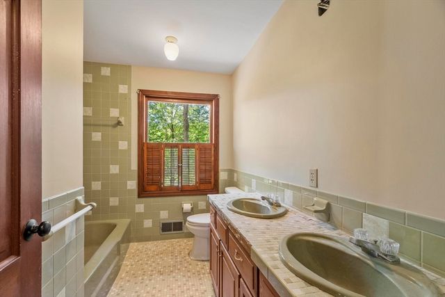 9 Laurel Ln, Princeton, MA 01541