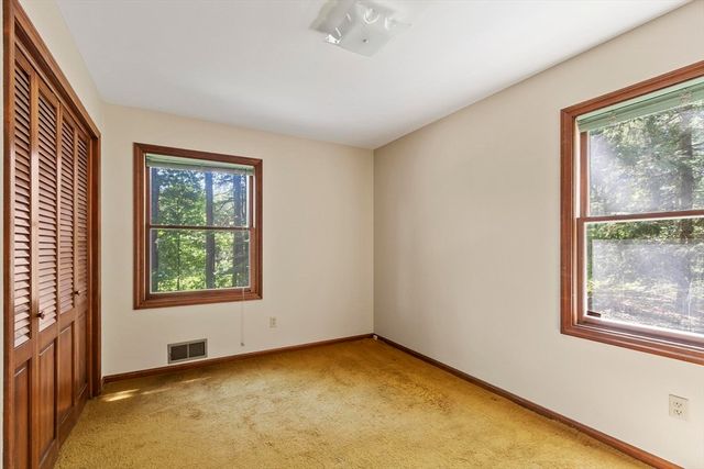 9 Laurel Ln, Princeton, MA 01541