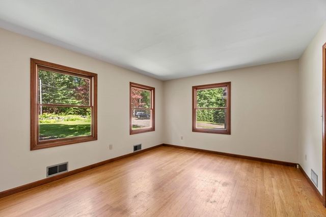 9 Laurel Ln, Princeton, MA 01541