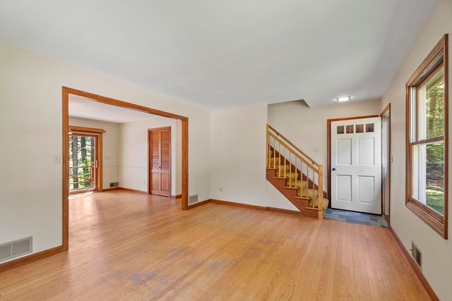 9 Laurel Ln, Princeton, MA 01541