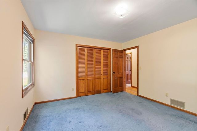 9 Laurel Ln, Princeton, MA 01541