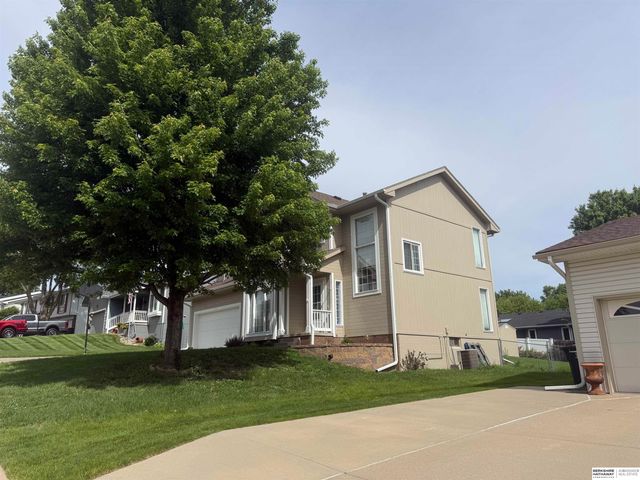 6708 Michelle Avenue, La Vista, NE 68128