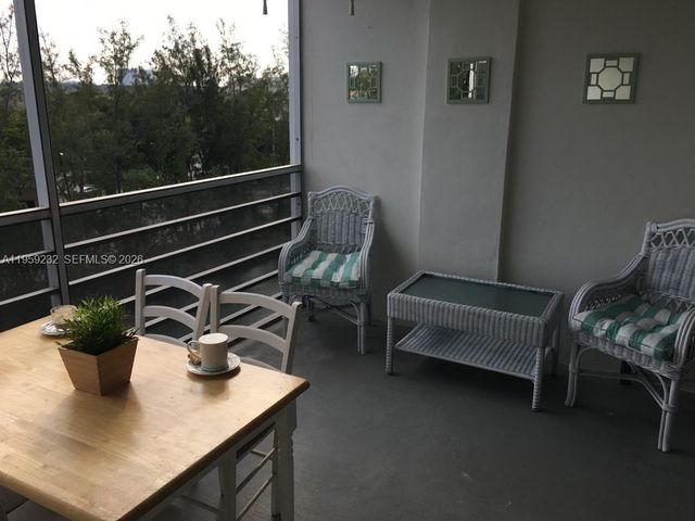 3660 NE 166th St 611, North Miami Beach, FL 33160