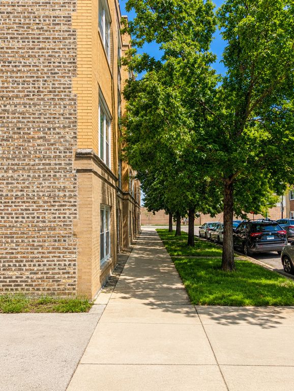 3206 W Berwyn Avenue G, Chicago, IL 60625 — photo 2