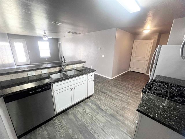 2165 Buena Vida Lane, Edmond, OK 73013